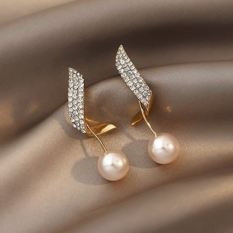 Exclusive Gold Pearl Earrings