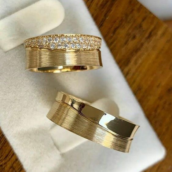 Sparkling Vintage Gold Rings